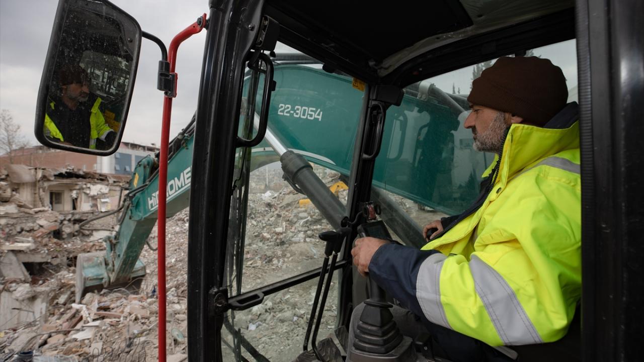 Bir can daha kurtarma umuduyla yakınlarının cenazesine dahi katılmadı 3