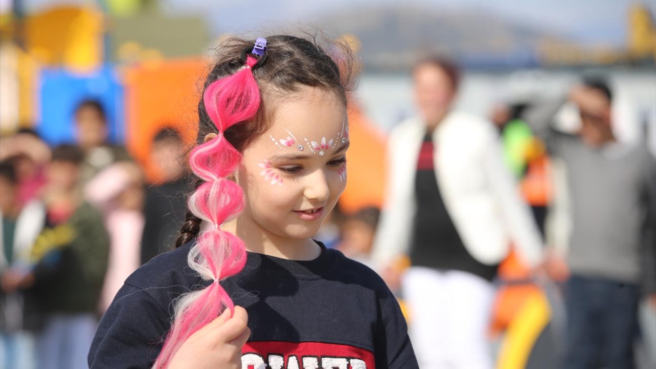 Gaziantep'te depremzedeler geçici barınma alanlarında kalmaya başladı 6