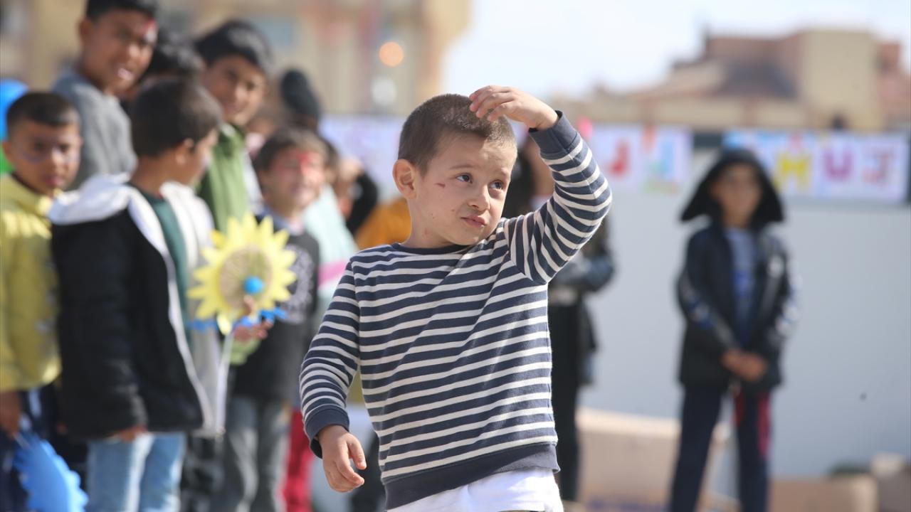 Gaziantep'te depremzedeler geçici barınma alanlarında kalmaya başladı 4