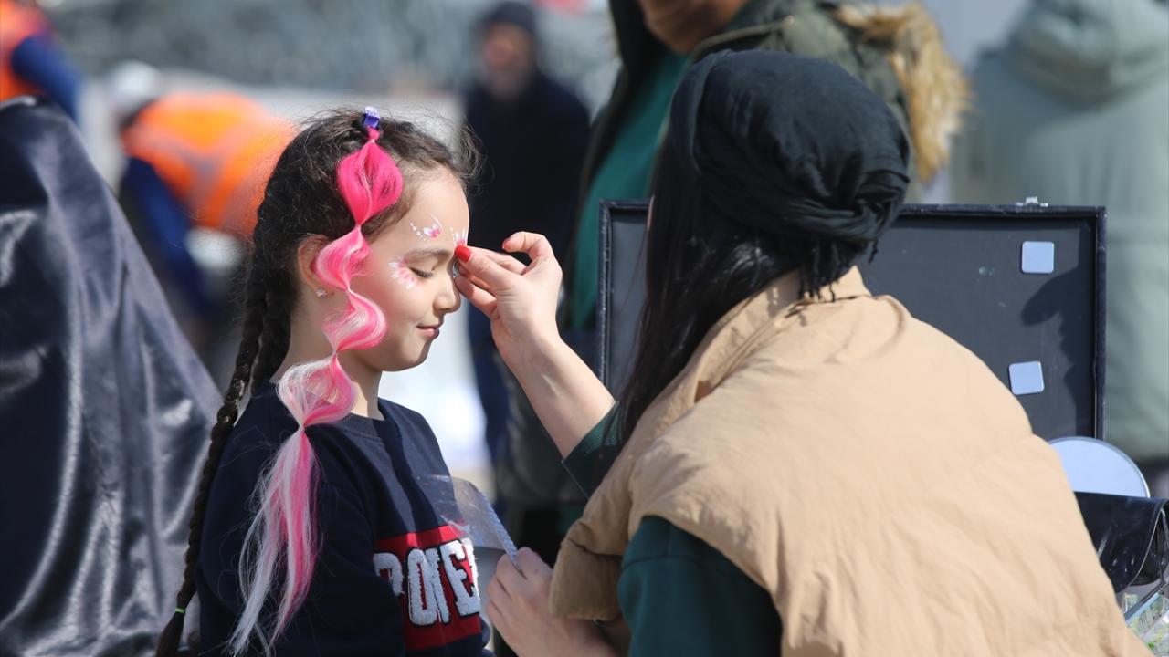 Gaziantep'te depremzedeler geçici barınma alanlarında kalmaya başladı 2