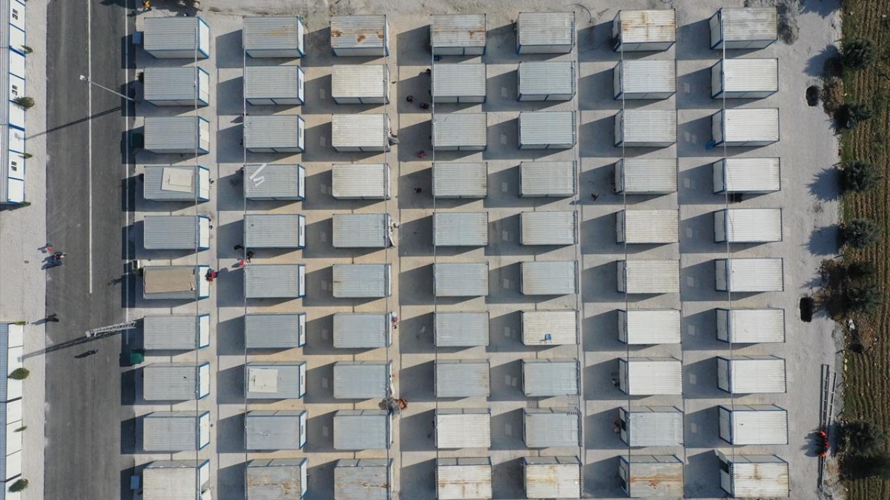 Gaziantep'te depremzedeler geçici barınma alanlarında kalmaya başladı 10