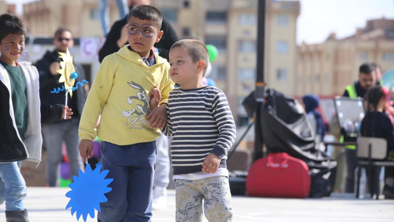 Gaziantep'te depremzedeler geçici barınma alanlarında kalmaya başladı 5