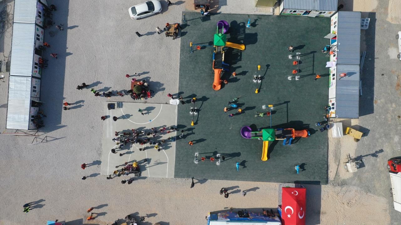 Gaziantep'te depremzedeler geçici barınma alanlarında kalmaya başladı 8