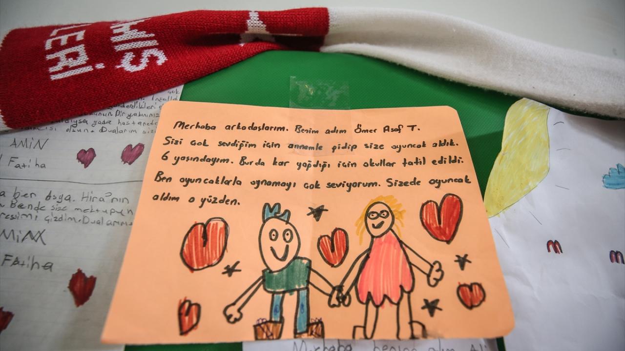 Hatay'a gönderilen yardım kolilerinden çıkan notlar duygulandırıyor 3