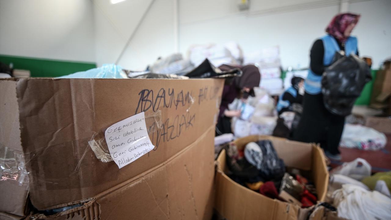 Hatay'a gönderilen yardım kolilerinden çıkan notlar duygulandırıyor 9