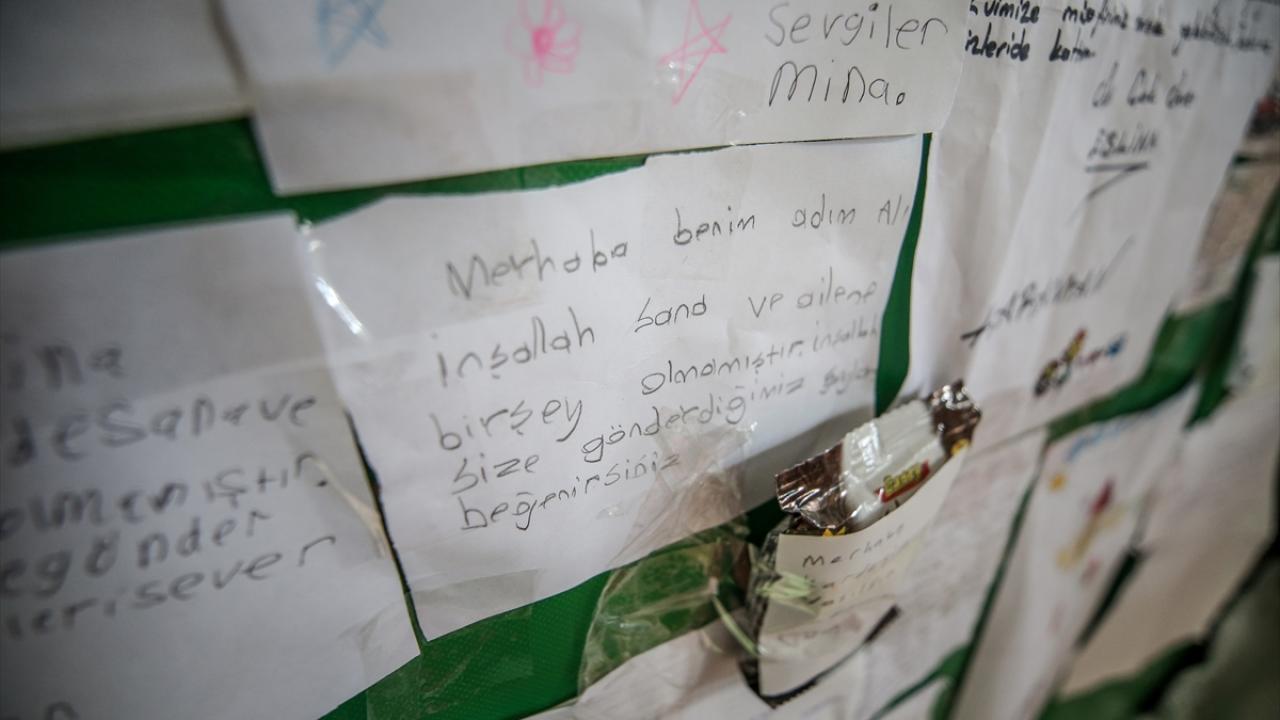 Hatay'a gönderilen yardım kolilerinden çıkan notlar duygulandırıyor 6