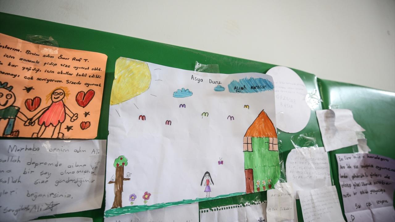 Hatay'a gönderilen yardım kolilerinden çıkan notlar duygulandırıyor 4