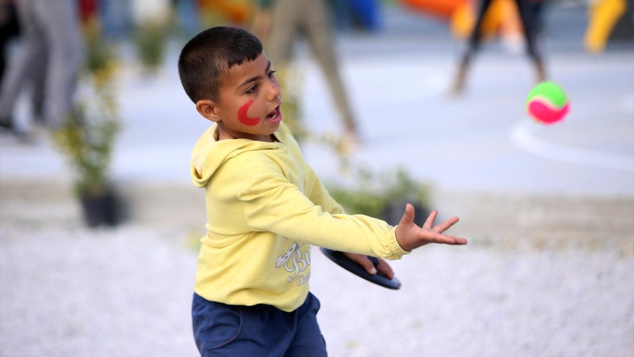 Depremzede çocuklar gönüllülerin etkinlikleriyle vakit geçiriyor 7