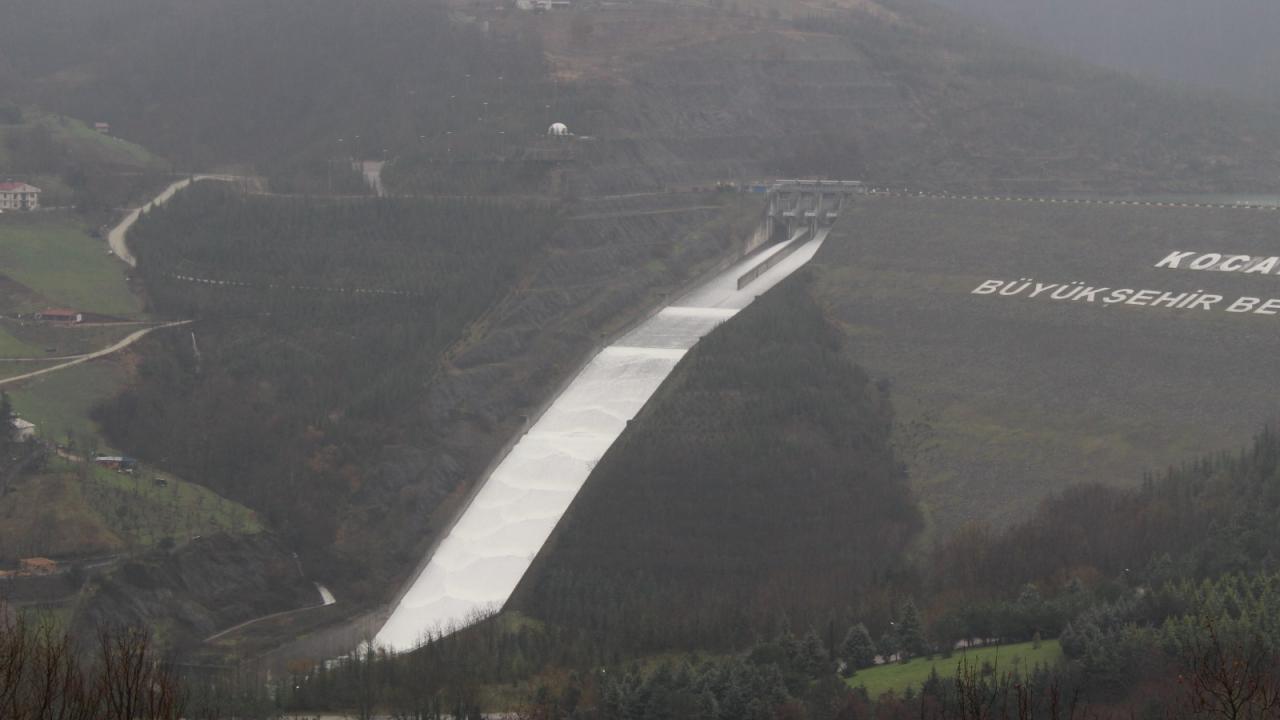 Geçen yıl dolunca kapakların açıldığı Yuvacık Barajı alarm verdi 8
