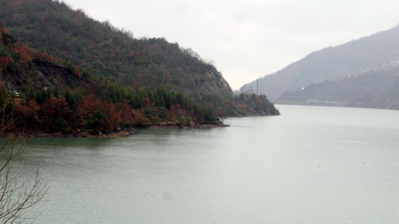 Geçen yıl dolunca kapakların açıldığı Yuvacık Barajı alarm verdi 6