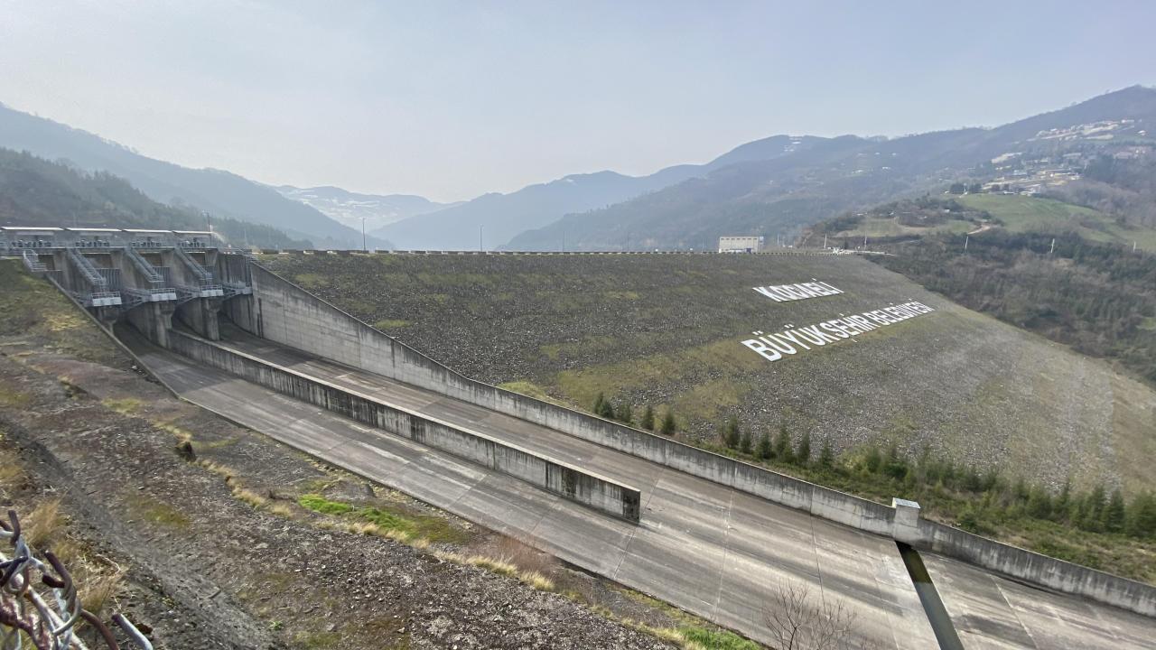 Geçen yıl dolunca kapakların açıldığı Yuvacık Barajı alarm verdi 2