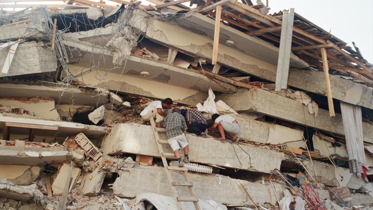 Türkiye'nin büyük depremleri 16