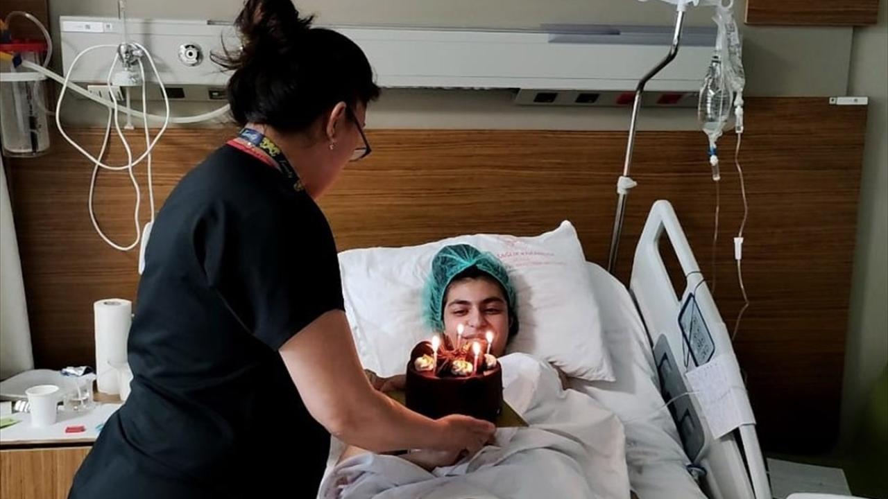 Enkazdan kurtulan Elif Naz, zor günleri "başa çıkma kartı"yla atlatmaya çalışıyor 4