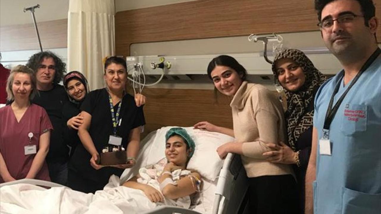 Enkazdan kurtulan Elif Naz, zor günleri "başa çıkma kartı"yla atlatmaya çalışıyor 8