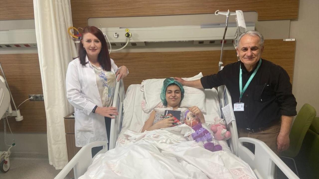 Enkazdan kurtulan Elif Naz, zor günleri "başa çıkma kartı"yla atlatmaya çalışıyor 9