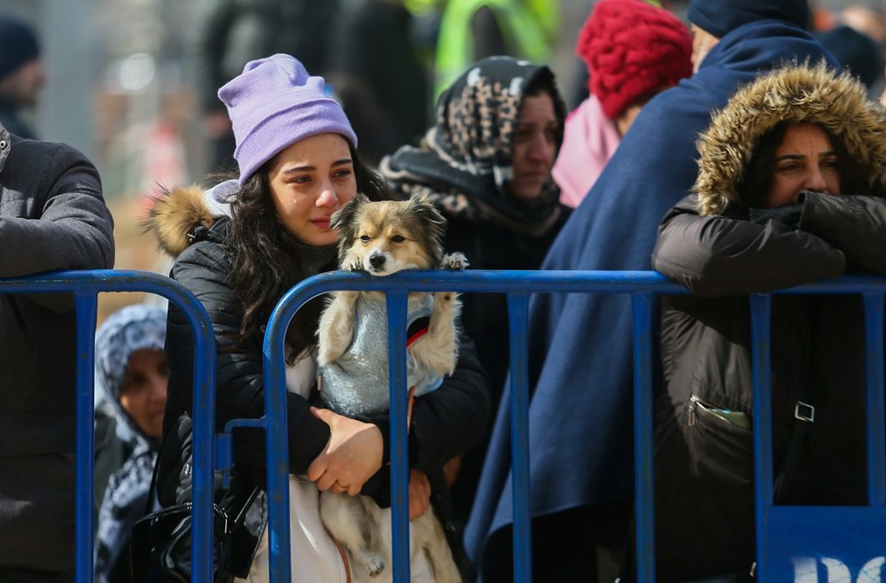 Vesikalık fotoğrafla teşhis! Deprem bölgesinden çarpıcı fotoğraflar 9