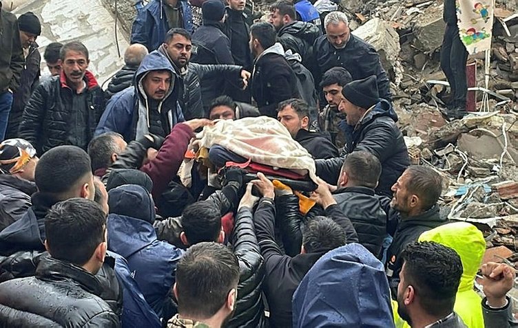 Son dakika: Kahramanmaraş depremi sonrası uzmanlardan peş peşe açıklamalar! 'Felaket çok büyük, 130 atom bombası gücünde 13