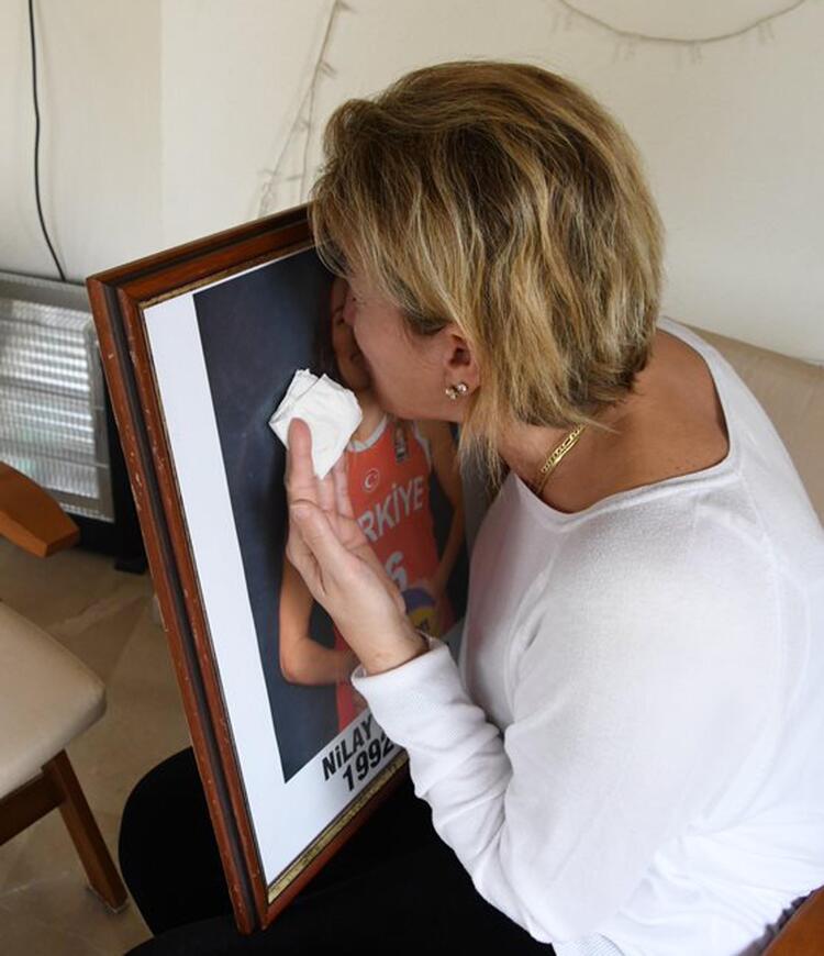 Depremde ölen milli basketbolcu Nilay ile babaannesinin son görüntüleri enkazdan çıktı 11