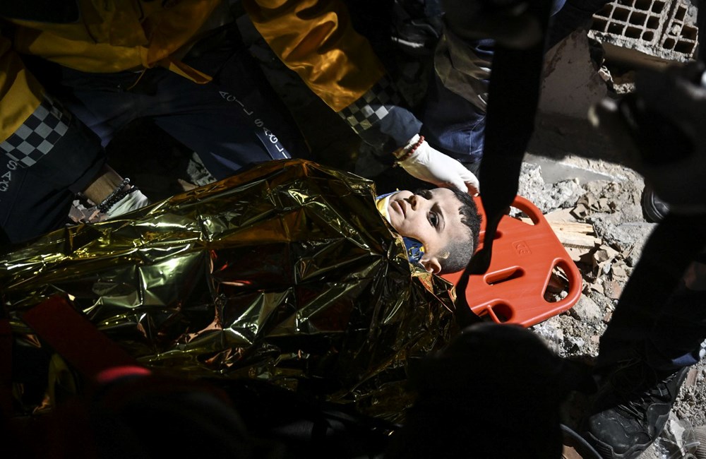 Vesikalık fotoğrafla teşhis! Deprem bölgesinden çarpıcı fotoğraflar 5