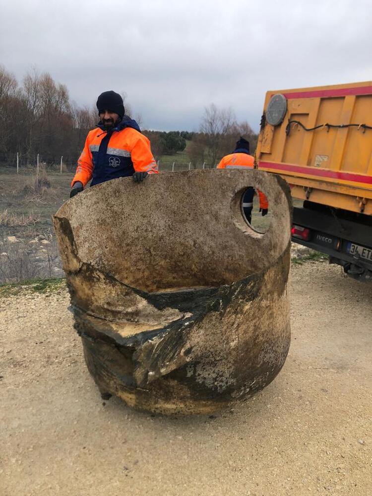 Küvet, kayık, mangal hatta su deposu! İstanbul’un barajlarında yok yok 8