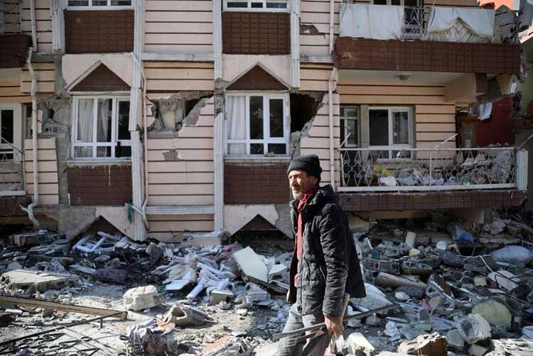 18 bin nüfuslu mahallede sağlam bina kalmadı 19