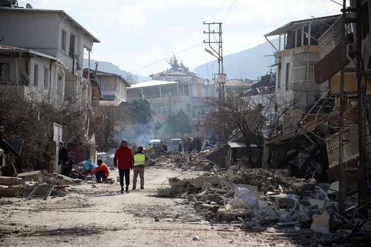 18 bin nüfuslu mahallede sağlam bina kalmadı 17