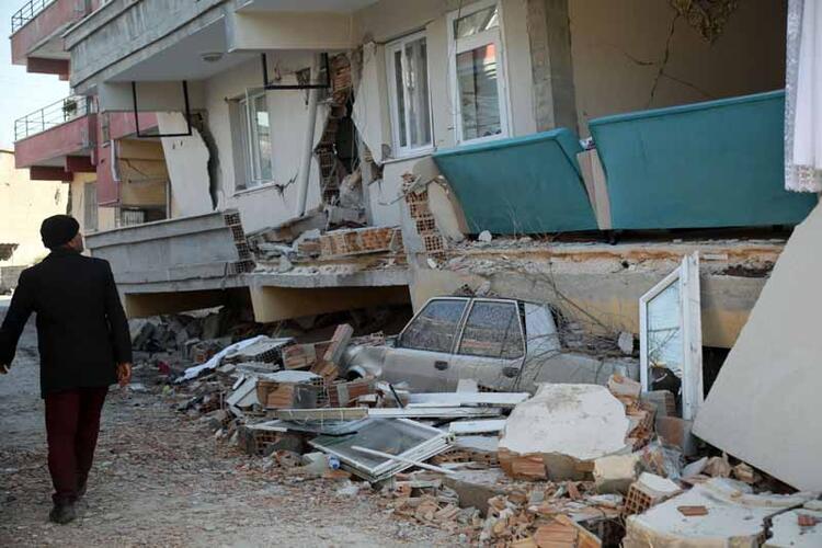 18 bin nüfuslu mahallede sağlam bina kalmadı 12