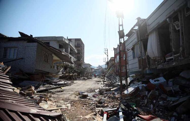 18 bin nüfuslu mahallede sağlam bina kalmadı 10