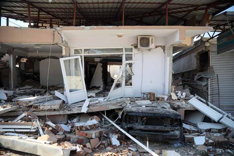 18 bin nüfuslu mahallede sağlam bina kalmadı 6