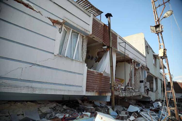 18 bin nüfuslu mahallede sağlam bina kalmadı 3