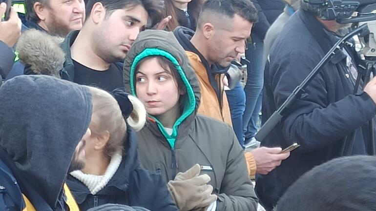 İskenderun'da 107'nci saatte aynı enkazdaki 9 kişiden 8'i kurtarıldı 4