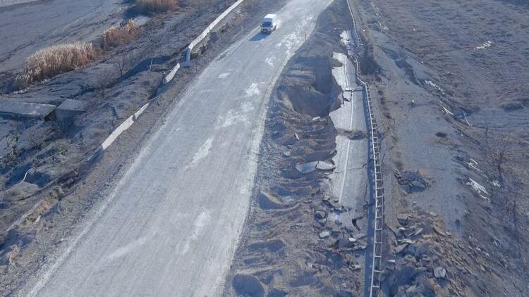 Depremin otoyollardaki tahribatı; hem yarıldı, hem çöktü 8