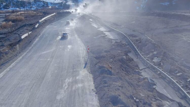 Depremin otoyollardaki tahribatı; hem yarıldı, hem çöktü 9