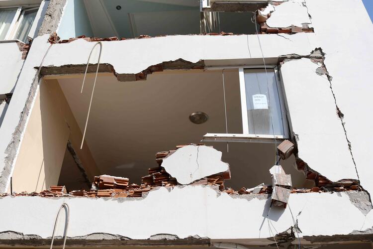 Hayalet şehre dönen Hatay'da geriye kalan 'Kiralık' ve 'Satılık' yazıları... 6