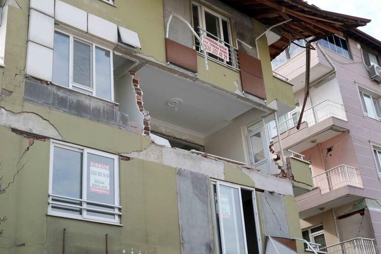 Hayalet şehre dönen Hatay'da geriye kalan 'Kiralık' ve 'Satılık' yazıları... 10
