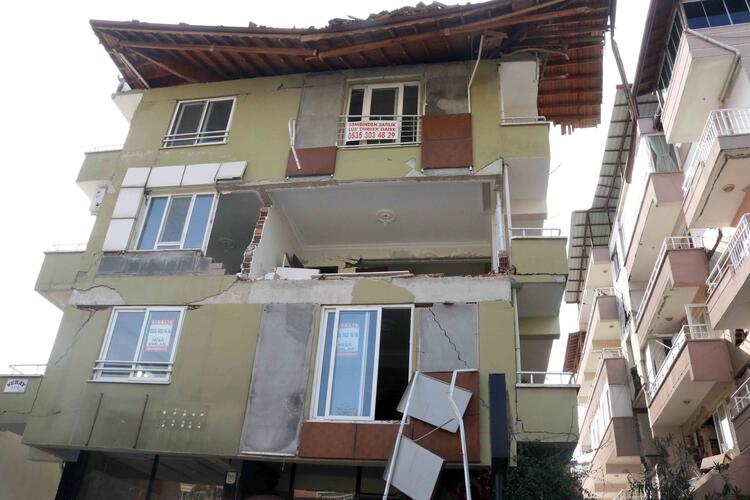 Hayalet şehre dönen Hatay'da geriye kalan 'Kiralık' ve 'Satılık' yazıları... 3