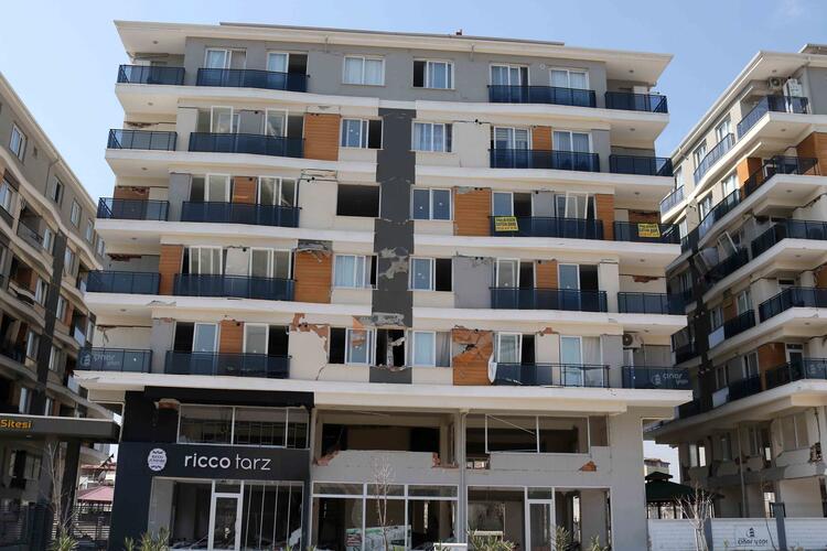 Hayalet şehre dönen Hatay'da geriye kalan 'Kiralık' ve 'Satılık' yazıları... 4