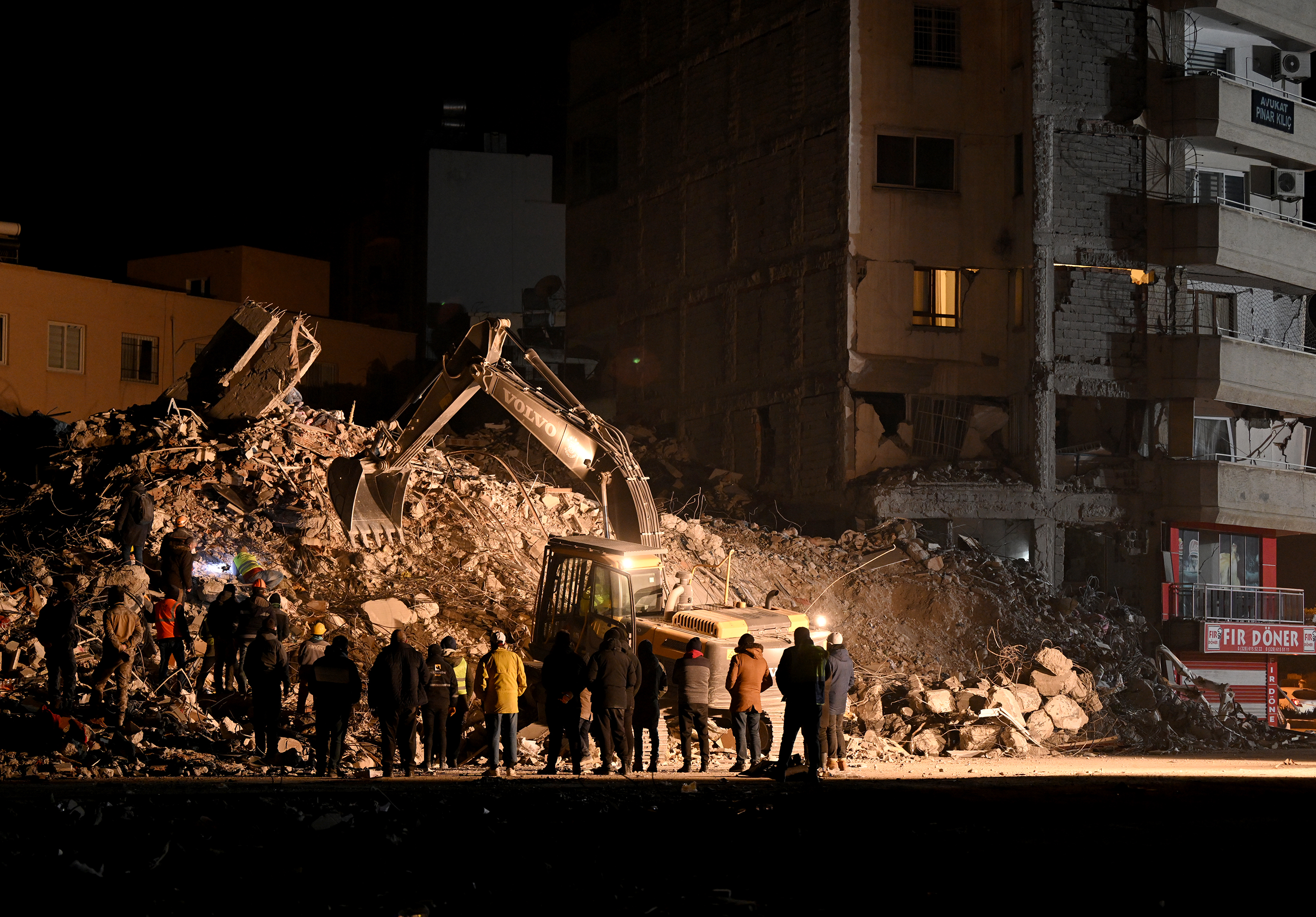 Gece gündüz demeden hayat kurtarmak için çalışıyorlar 3