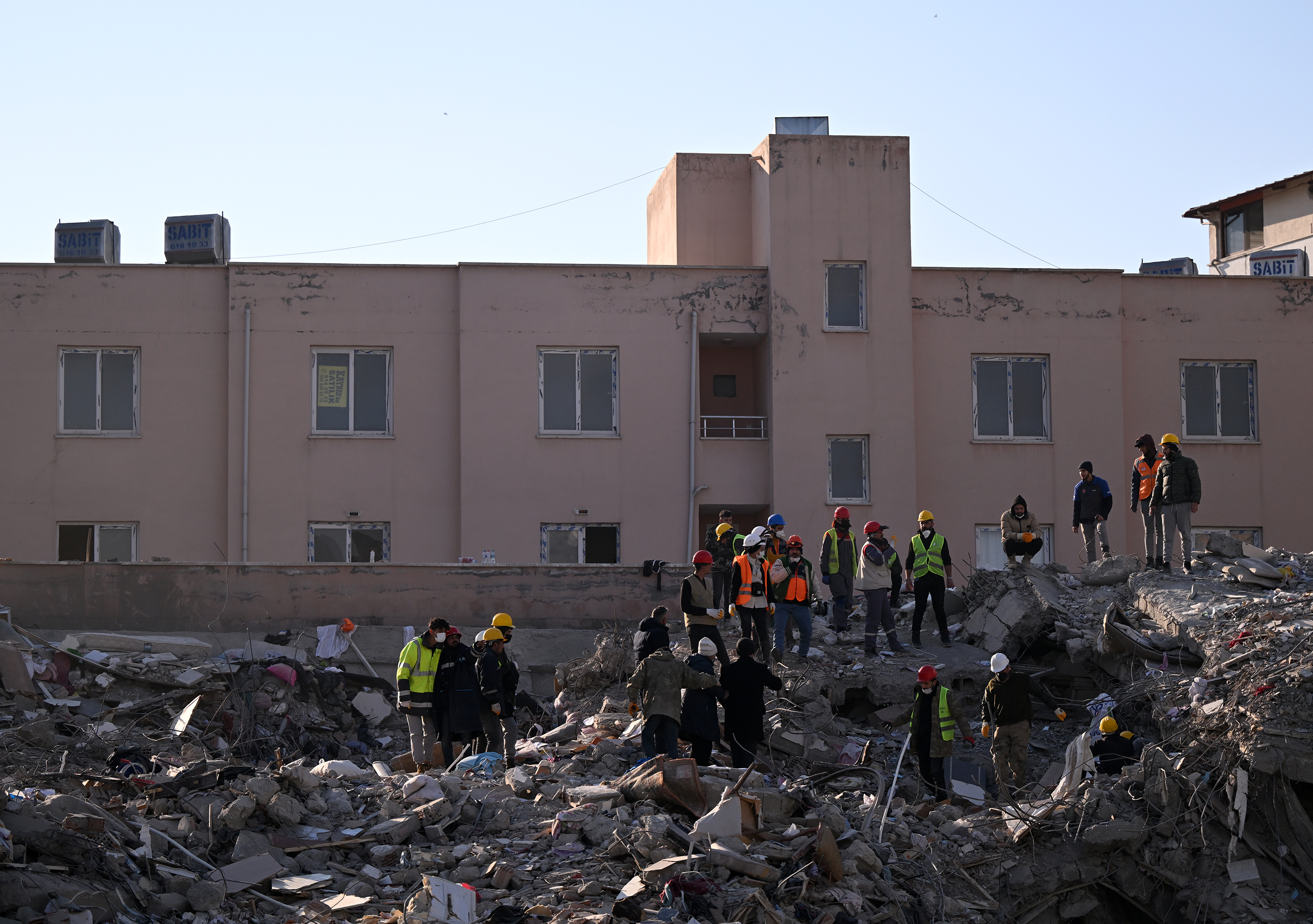 Gece gündüz demeden hayat kurtarmak için çalışıyorlar 11
