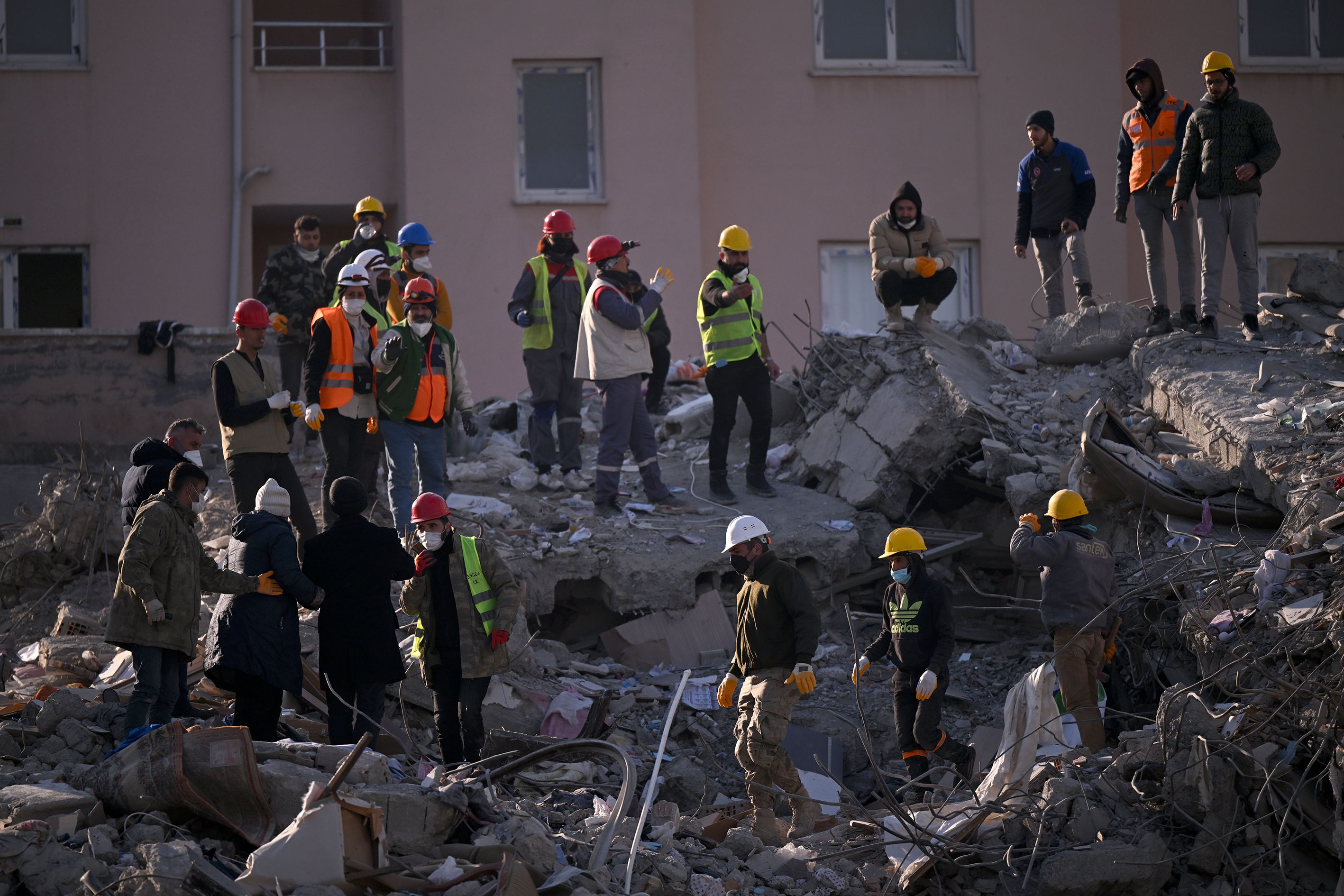 Gece gündüz demeden hayat kurtarmak için çalışıyorlar 12