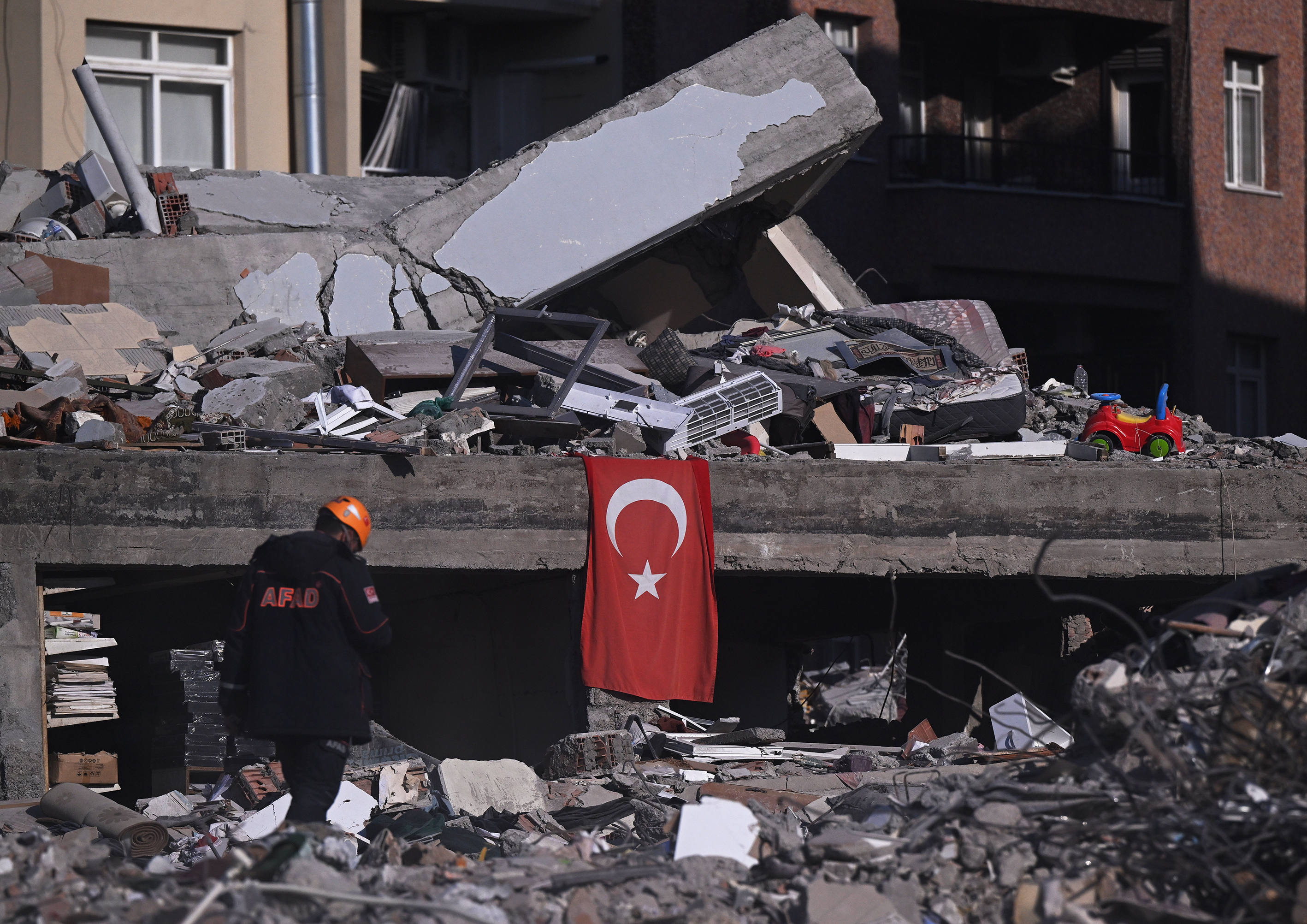 Gece gündüz demeden hayat kurtarmak için çalışıyorlar 14
