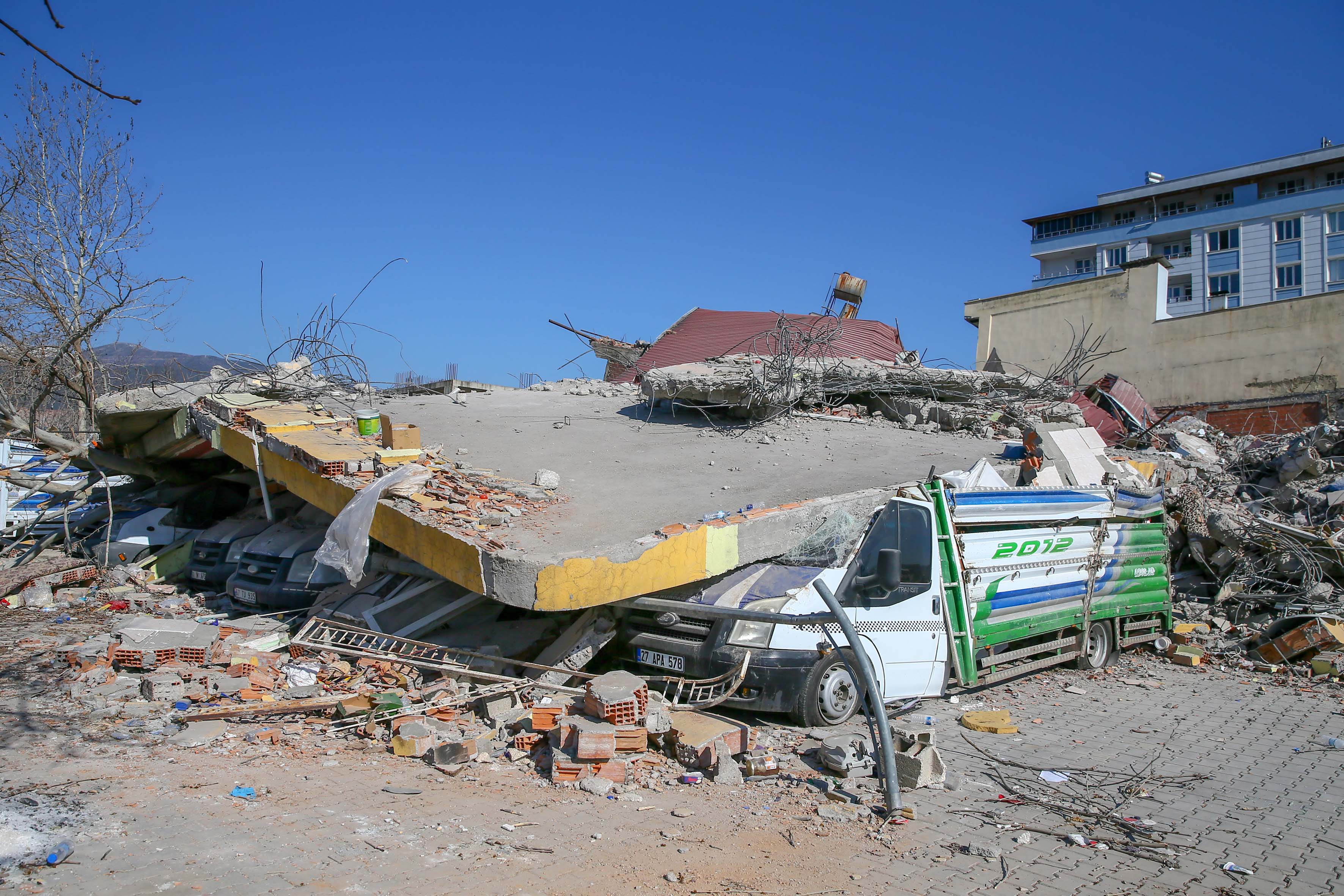 Nurdağı'nda depremin acı izleri fotoğraf karelerinde 17
