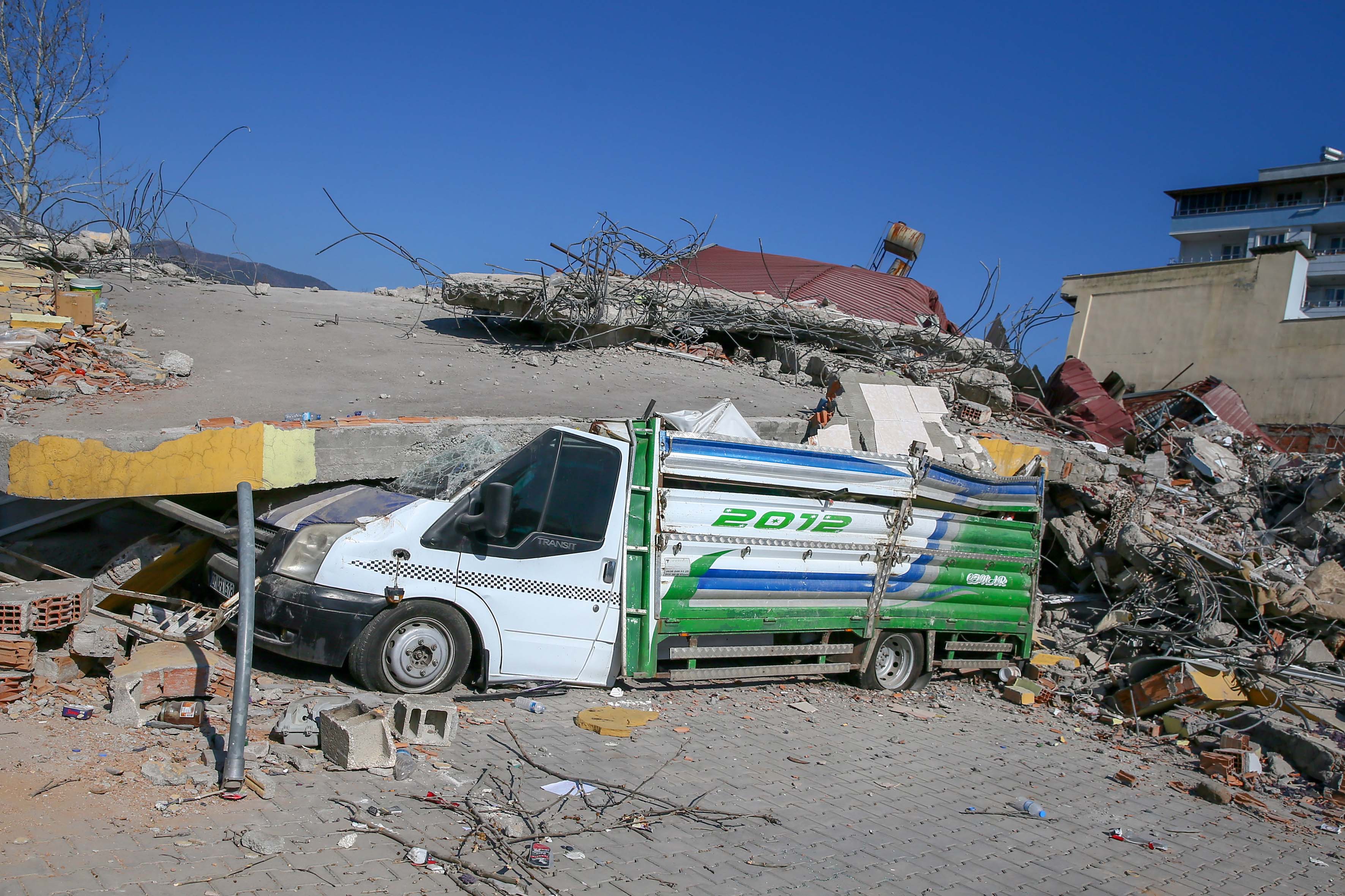 Nurdağı'nda depremin acı izleri fotoğraf karelerinde 16