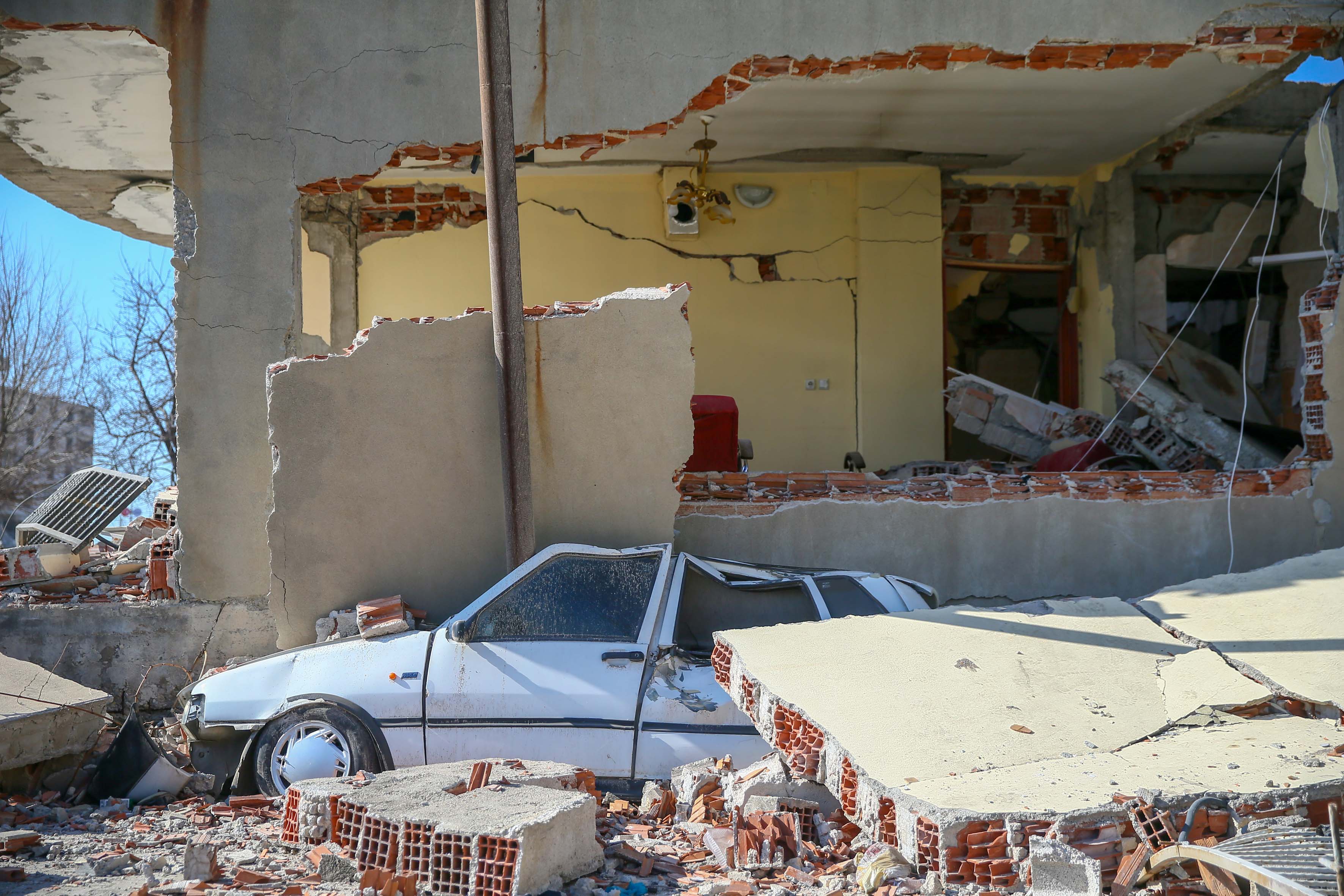 Nurdağı'nda depremin acı izleri fotoğraf karelerinde 11