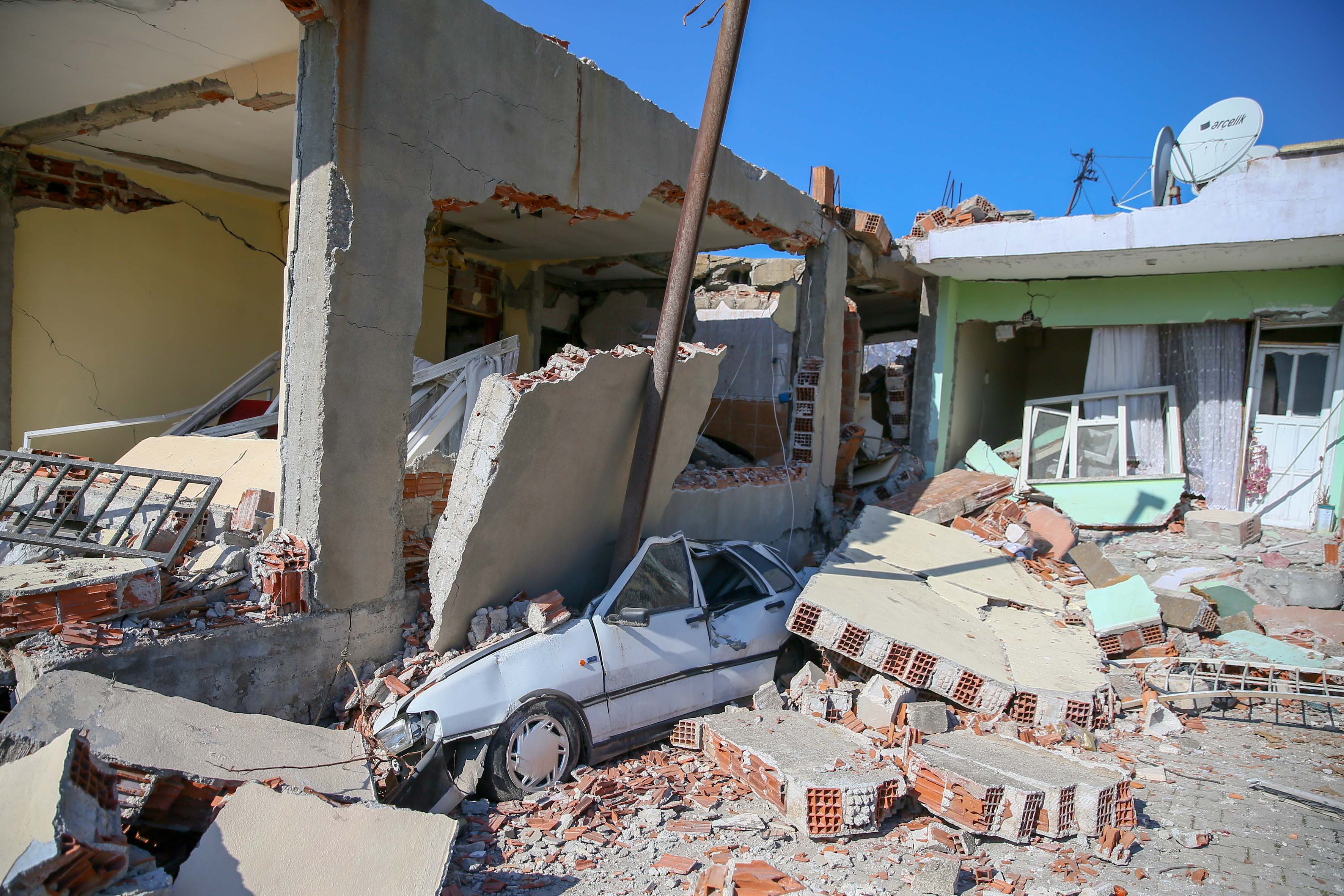 Nurdağı'nda depremin acı izleri fotoğraf karelerinde 15