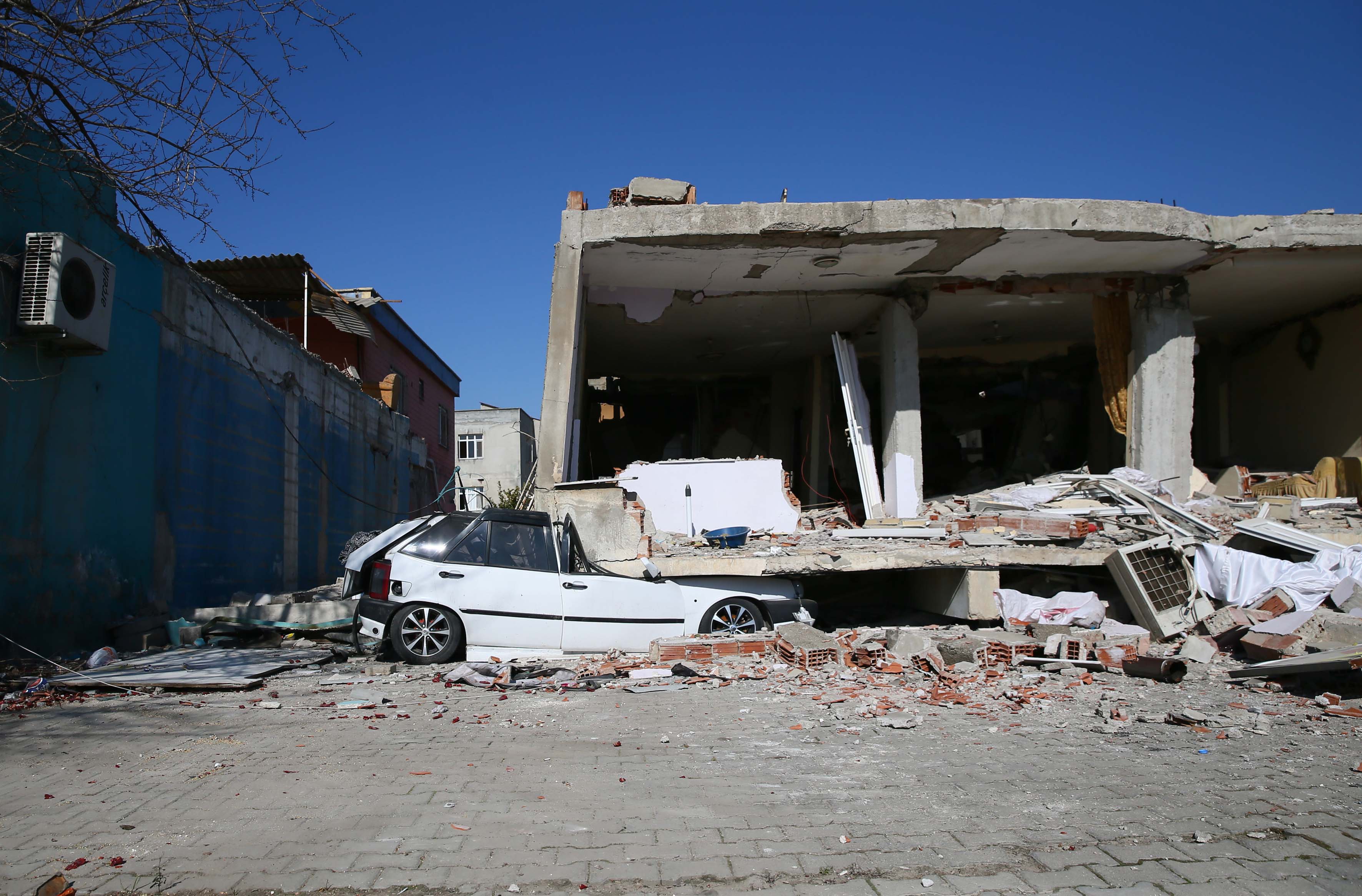 Nurdağı'nda depremin acı izleri fotoğraf karelerinde 14