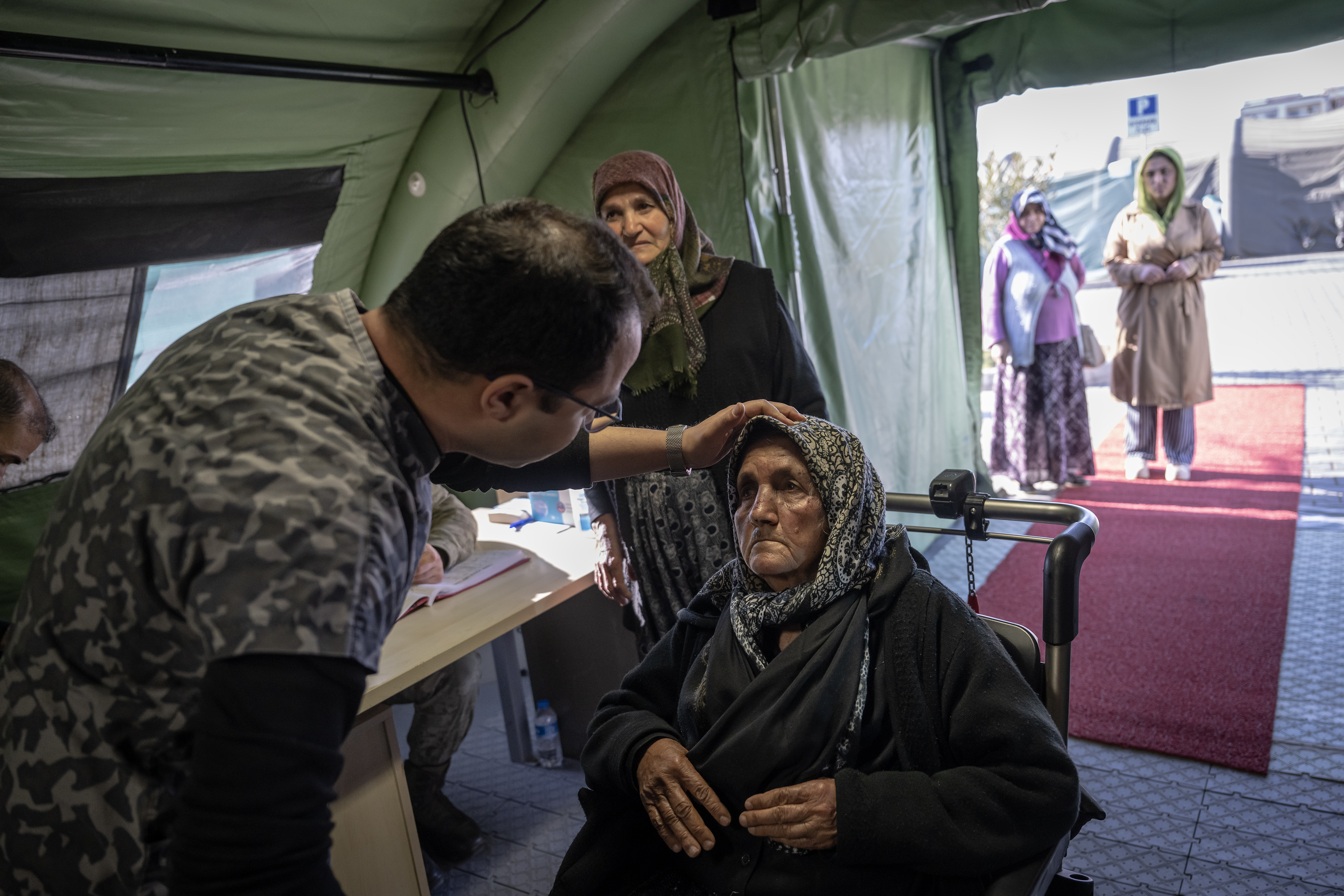Türkiye ve Azerbaycan orduları, yaraları sarmak için omuz omuza 12