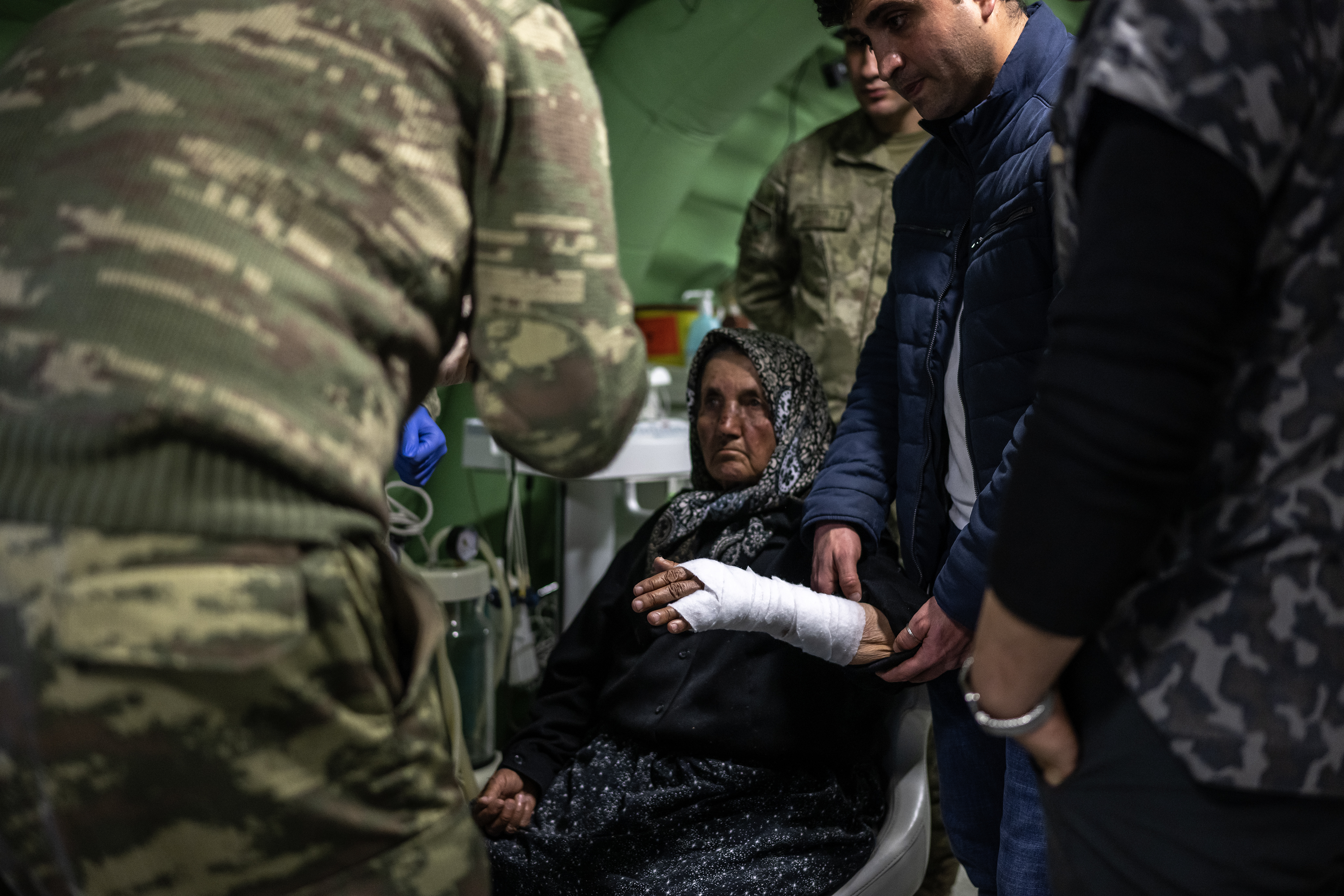 Türkiye ve Azerbaycan orduları, yaraları sarmak için omuz omuza 4