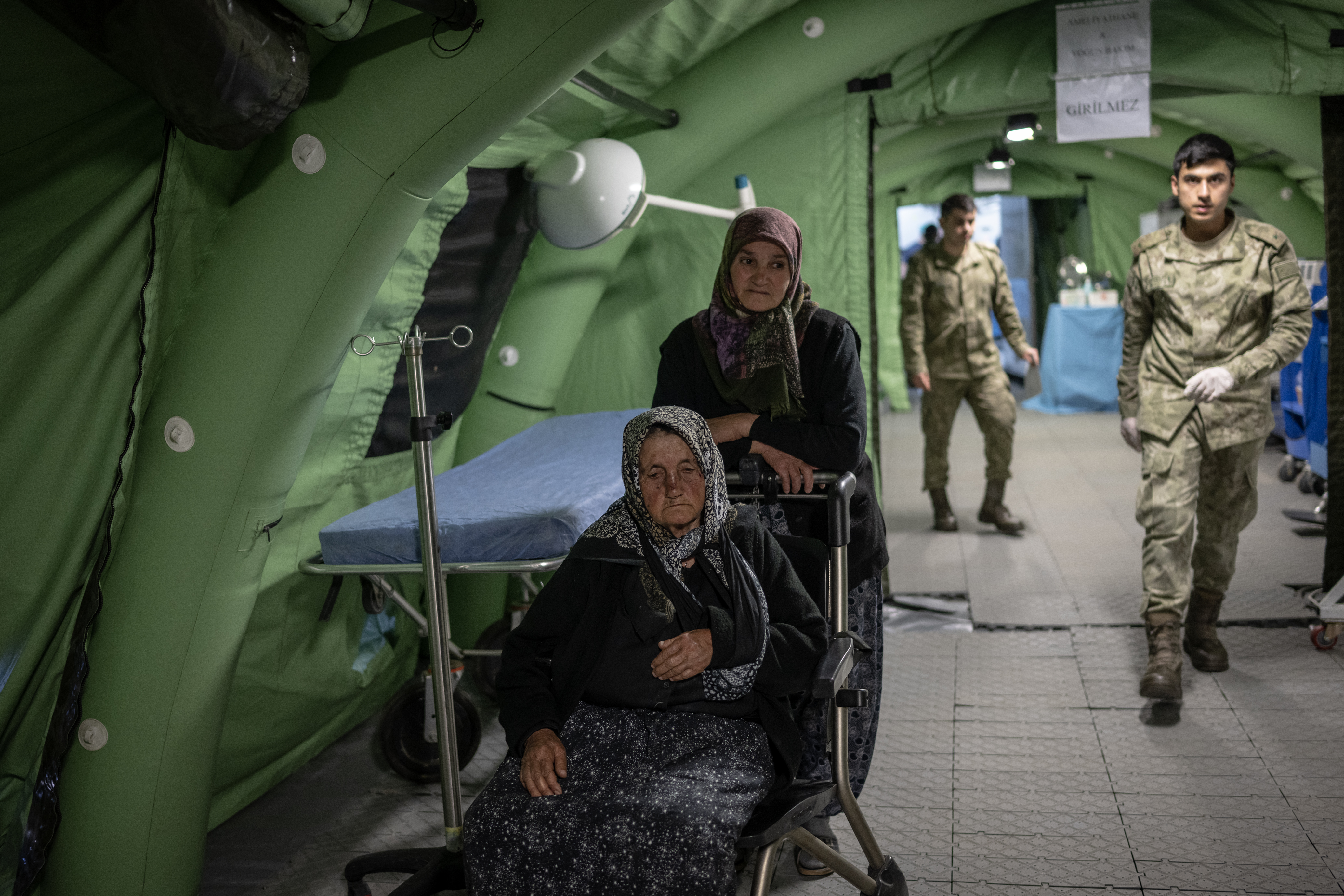 Türkiye ve Azerbaycan orduları, yaraları sarmak için omuz omuza 15