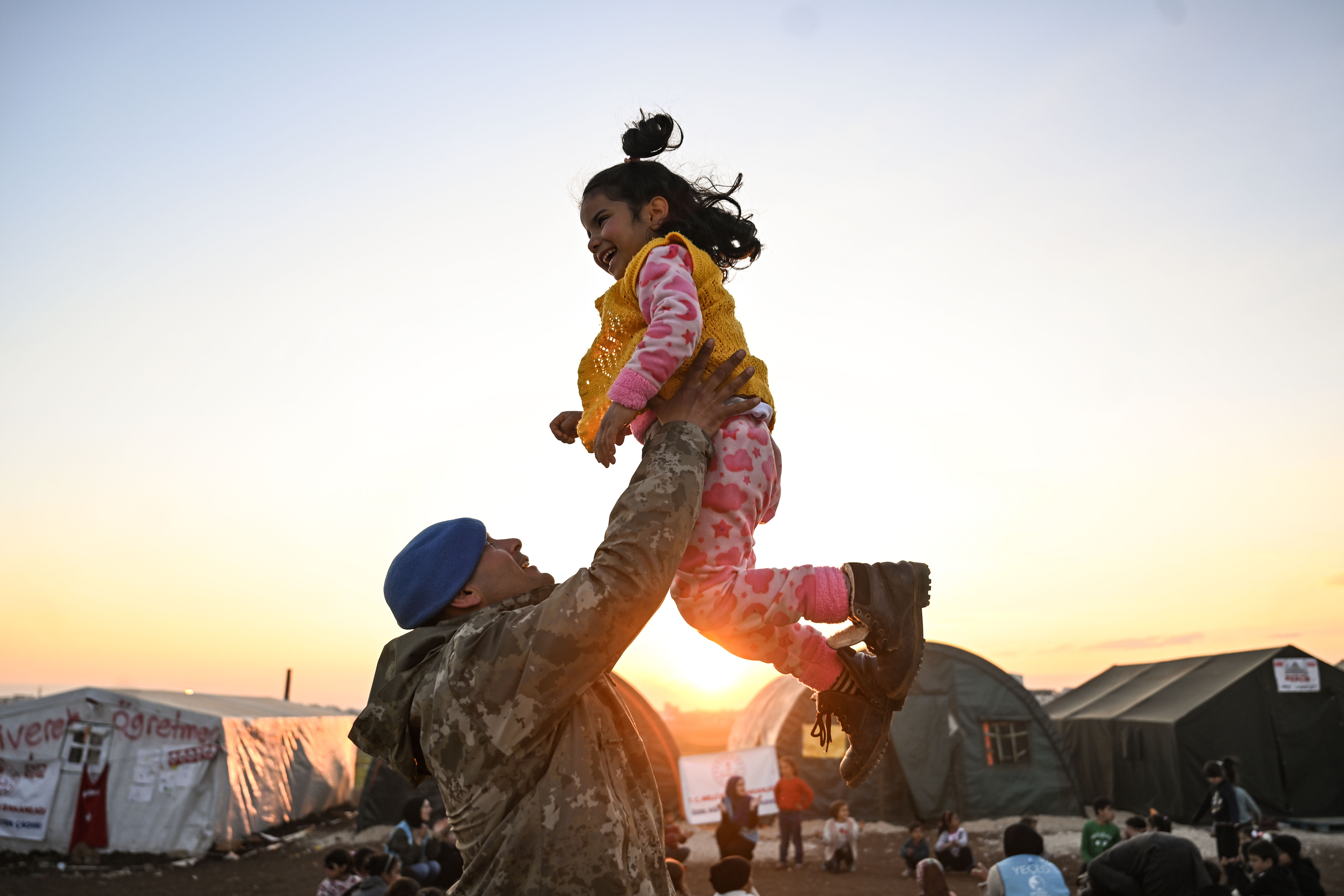 Minik bir tebessüm, huzurlu bir bakış… Adıyaman'da acılar yavaş yavaş diniyor 2